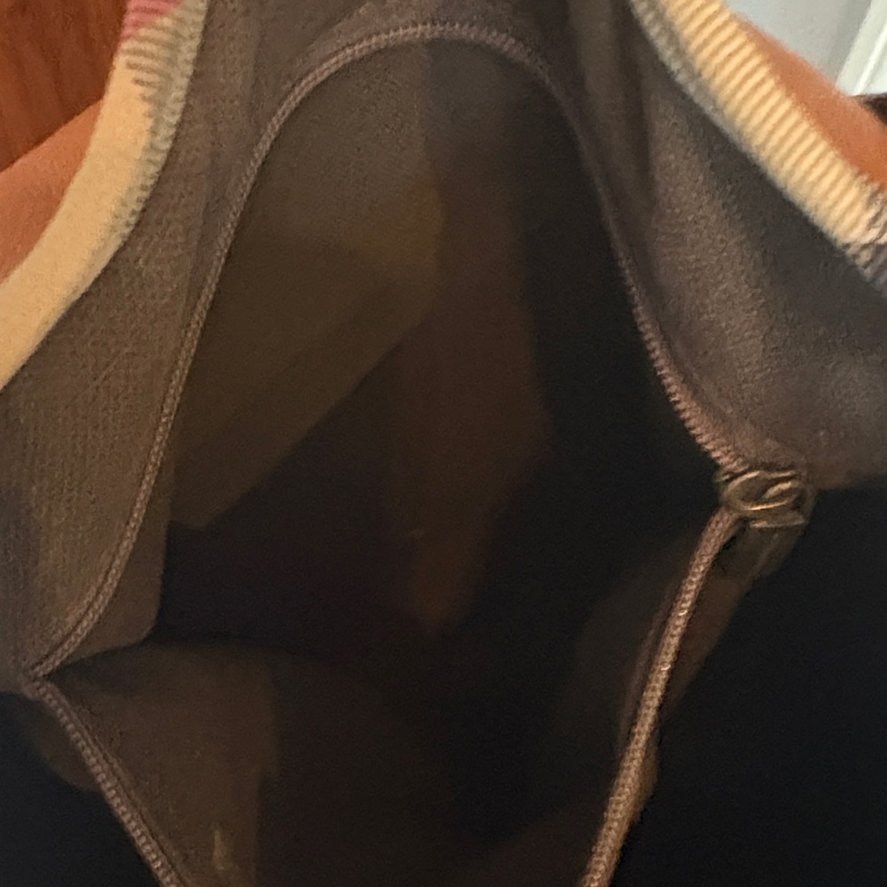 Burberry 💯 Leather Tote Bag - Picture 9 of 16